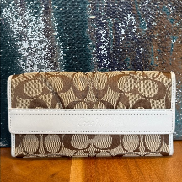Coach Vintage Signature Khaki and White Leather Wallet - Picture 6 of 16